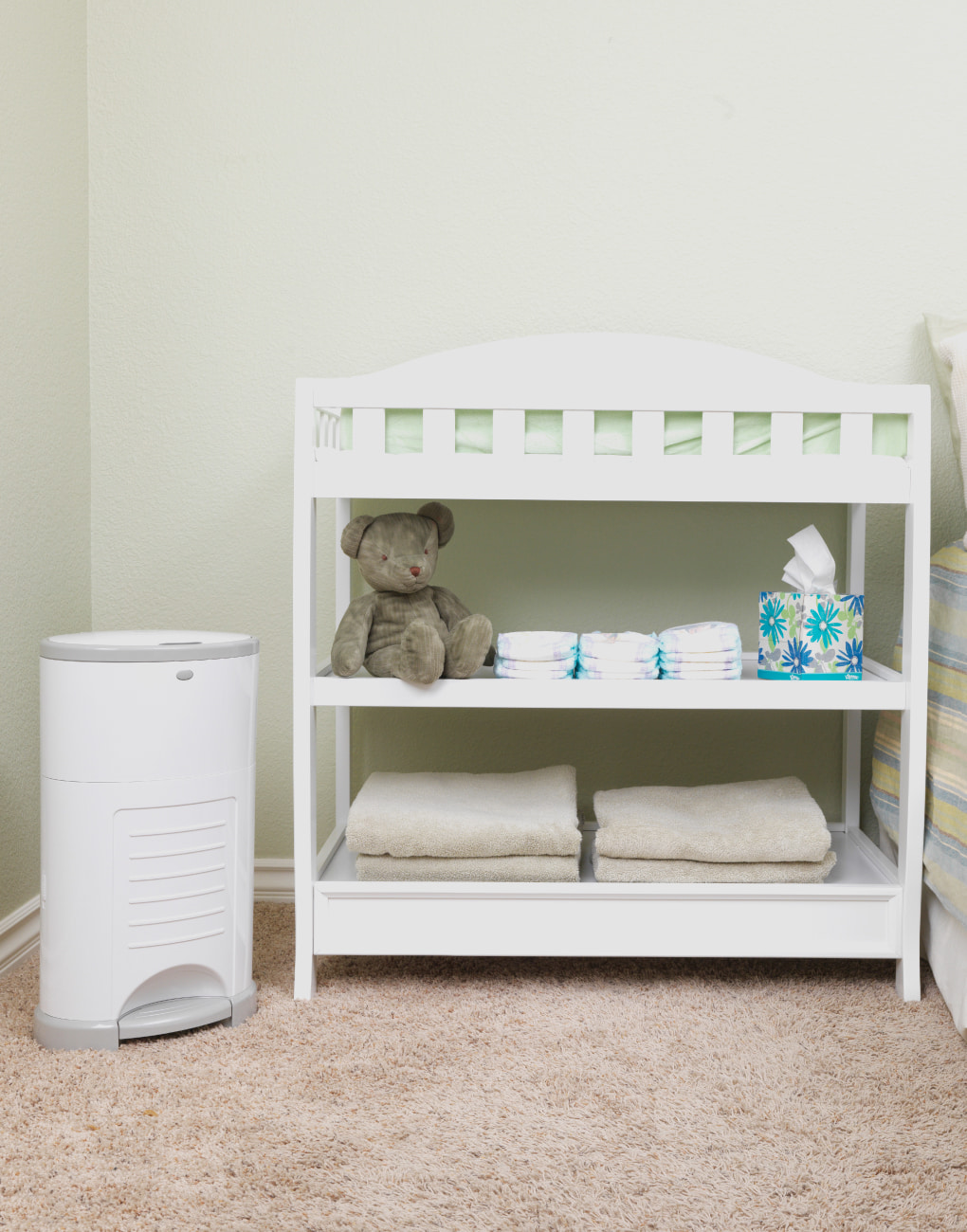 Korbell おむつポット ECO 寝室に置いたイメージ