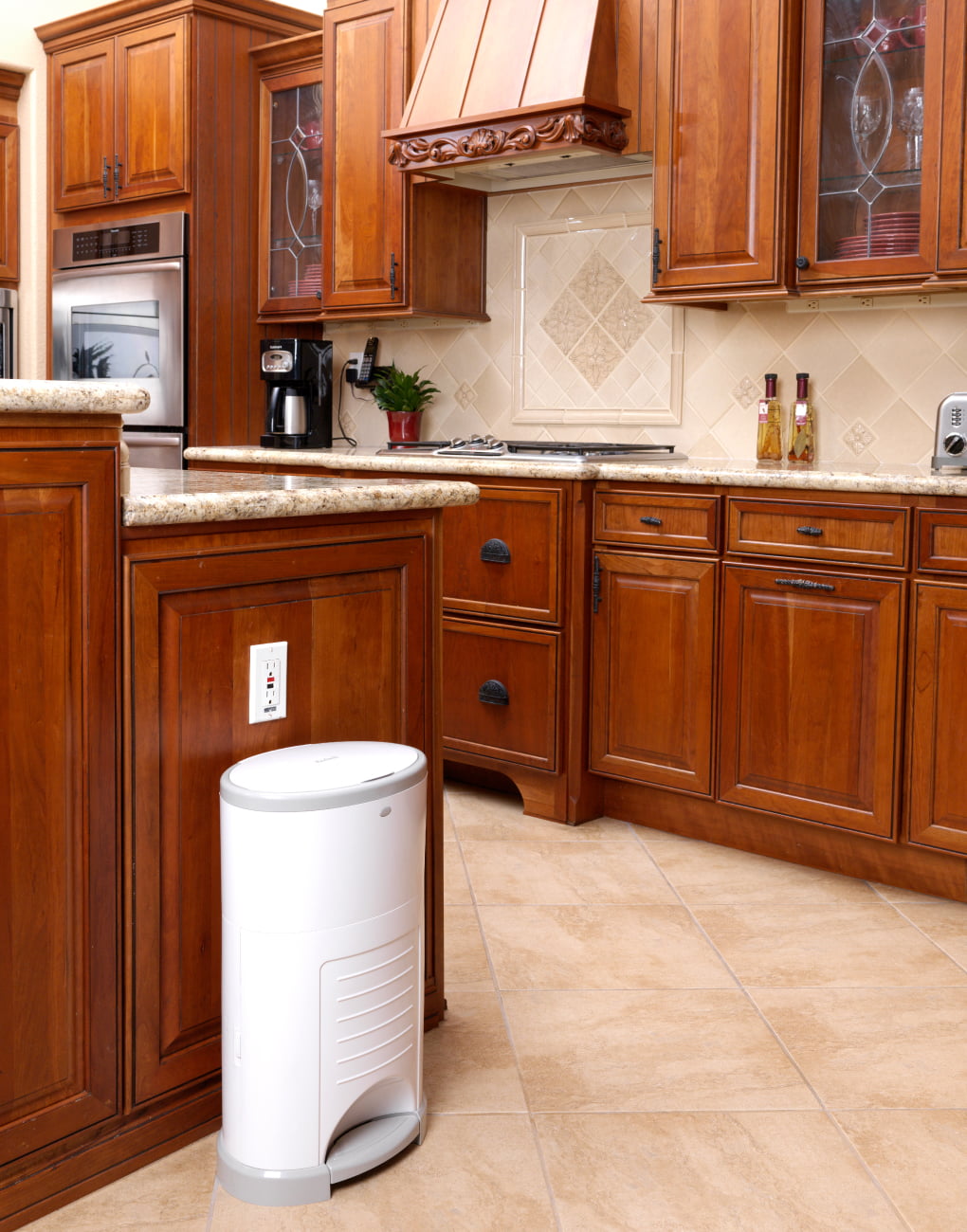 Korbell おむつポット ECO キッチンに置いたイメージ